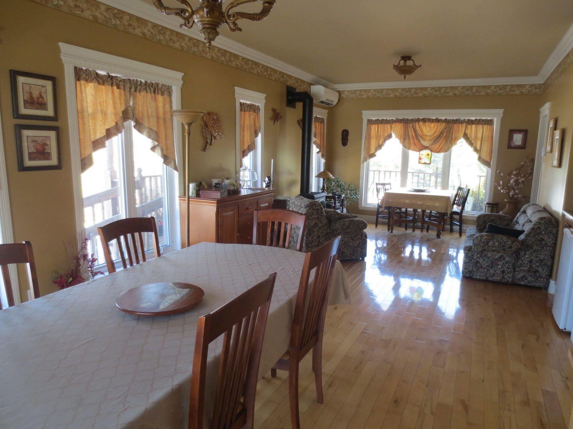 Saint-Basile Au Nidaigle Bed & Breakfast エクステリア 写真